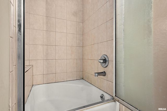 200 CAMPANILE Drive, East Peoria, IL 61611