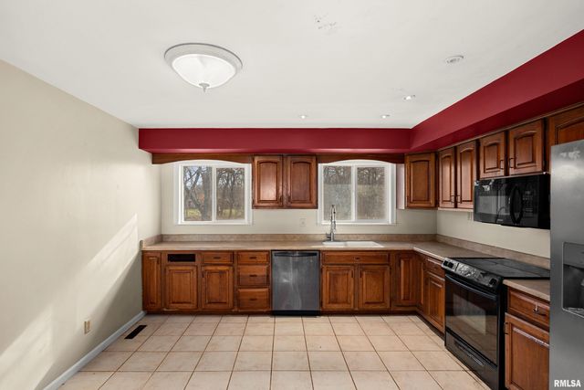 200 CAMPANILE Drive, East Peoria, IL 61611