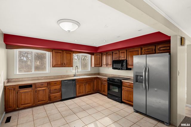 200 CAMPANILE Drive, East Peoria, IL 61611