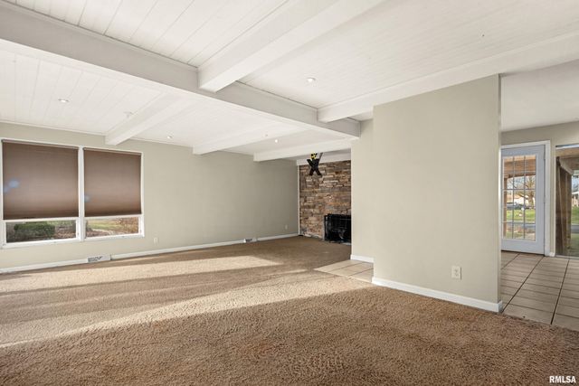 200 CAMPANILE Drive, East Peoria, IL 61611