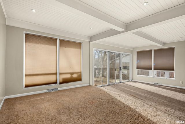 200 CAMPANILE Drive, East Peoria, IL 61611