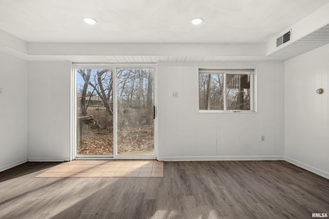 200 CAMPANILE Drive, East Peoria, IL 61611