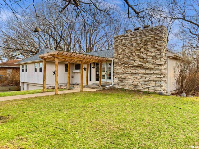 200 CAMPANILE Drive, East Peoria, IL 61611