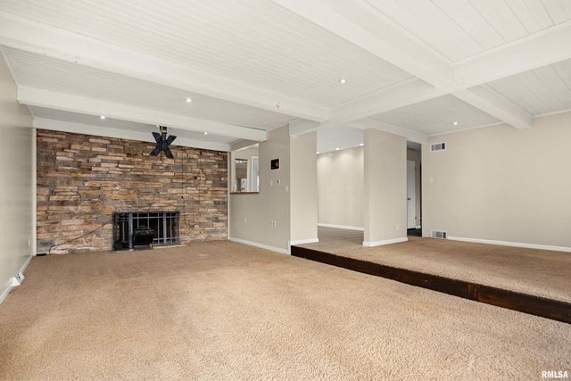 200 CAMPANILE Drive, East Peoria, IL 61611