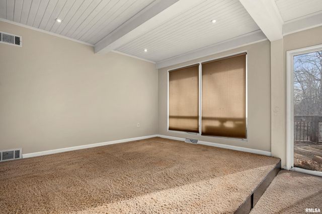 200 CAMPANILE Drive, East Peoria, IL 61611