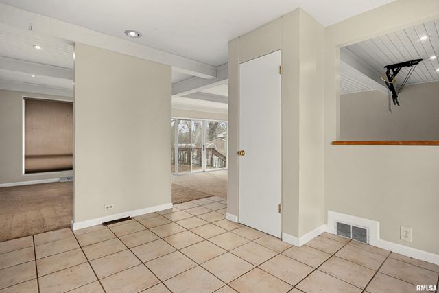 200 CAMPANILE Drive, East Peoria, IL 61611