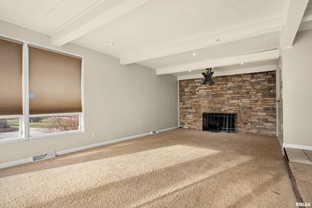 200 CAMPANILE Drive, East Peoria, IL 61611