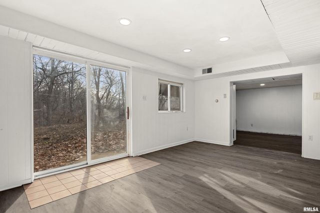 200 CAMPANILE Drive, East Peoria, IL 61611