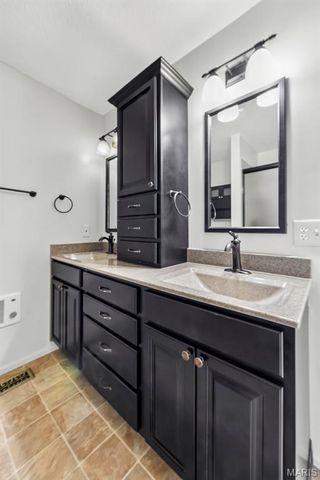 36 Lienemann Court 51, St Peters, MO 63303