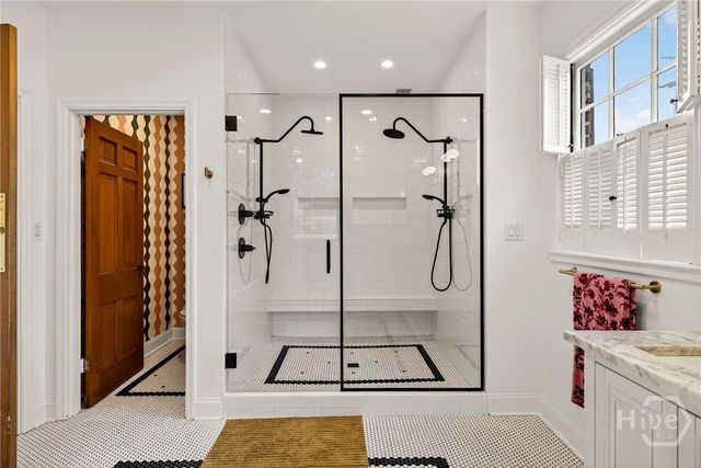 1 E 51st Street, Savannah, GA 31405