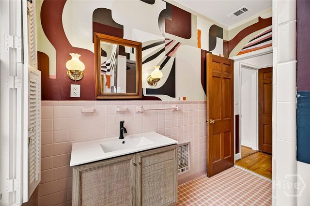 1 E 51st Street, Savannah, GA 31405