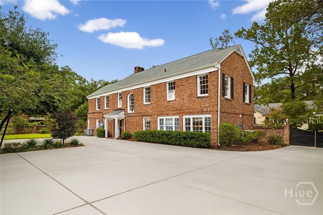 1 E 51st Street, Savannah, GA 31405