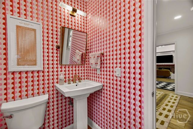 1 E 51st Street, Savannah, GA 31405