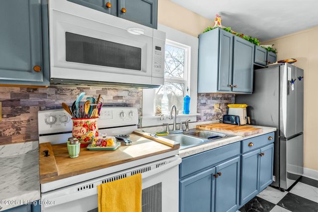 319 N 1st St, Bardstown, KY 40004