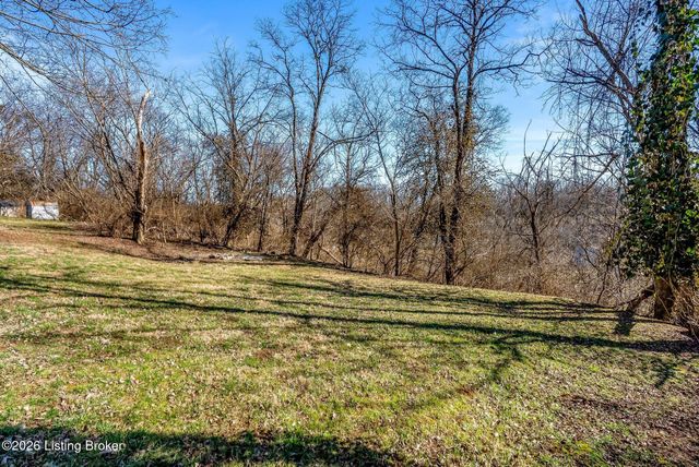 319 N 1st St, Bardstown, KY 40004