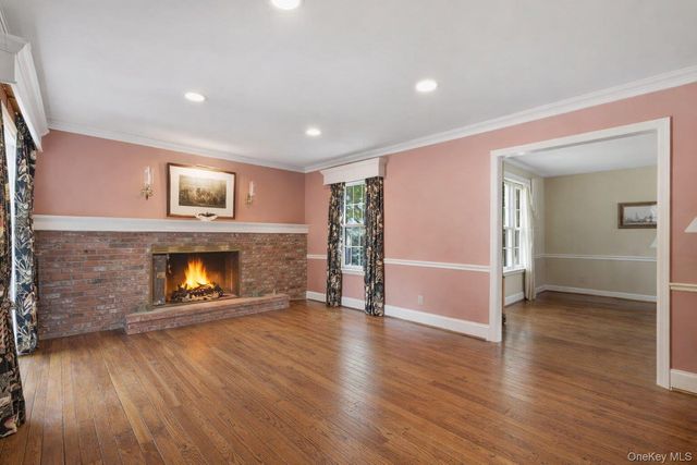 7 Great Neck Court, Huntington, NY 11743