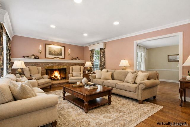 7 Great Neck Court, Huntington, NY 11743