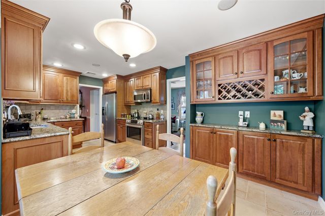 7 Great Neck Court, Huntington, NY 11743