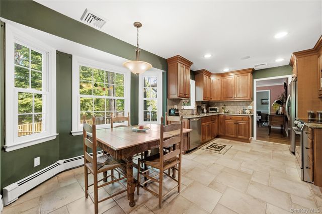 7 Great Neck Court, Huntington, NY 11743