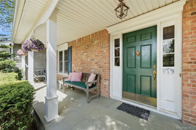 7 Great Neck Court, Huntington, NY 11743