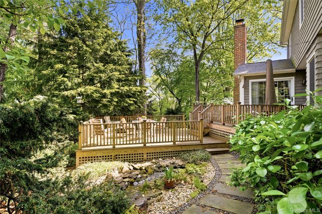 7 Great Neck Court, Huntington, NY 11743