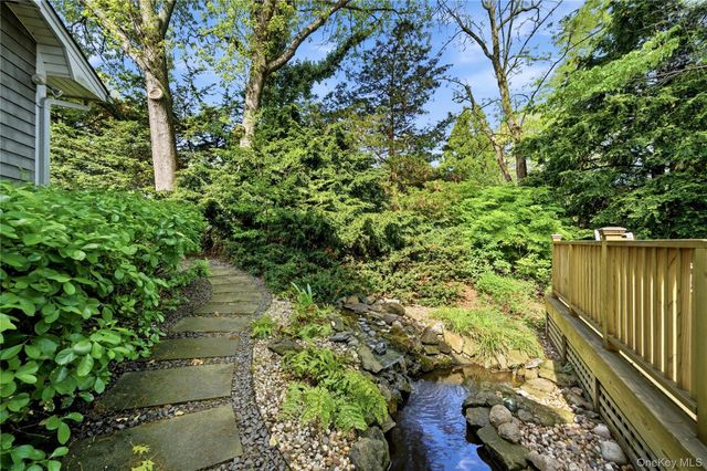 7 Great Neck Court, Huntington, NY 11743