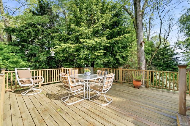 7 Great Neck Court, Huntington, NY 11743