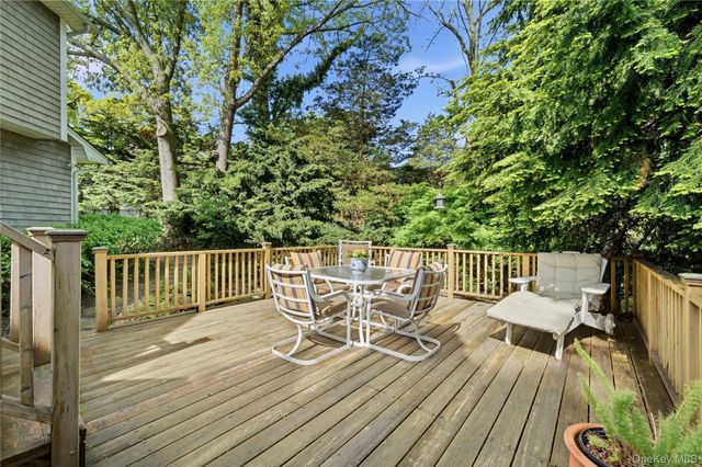 7 Great Neck Court, Huntington, NY 11743
