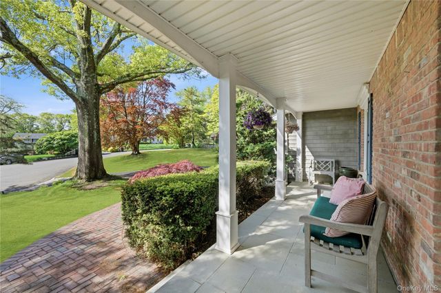 7 Great Neck Court, Huntington, NY 11743