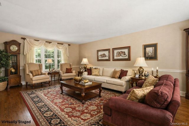 7 Great Neck Court, Huntington, NY 11743
