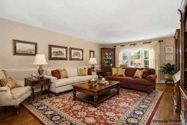 7 Great Neck Court, Huntington, NY 11743