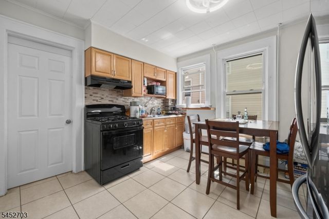 4 Gillies St, Clifton City, NJ 07013