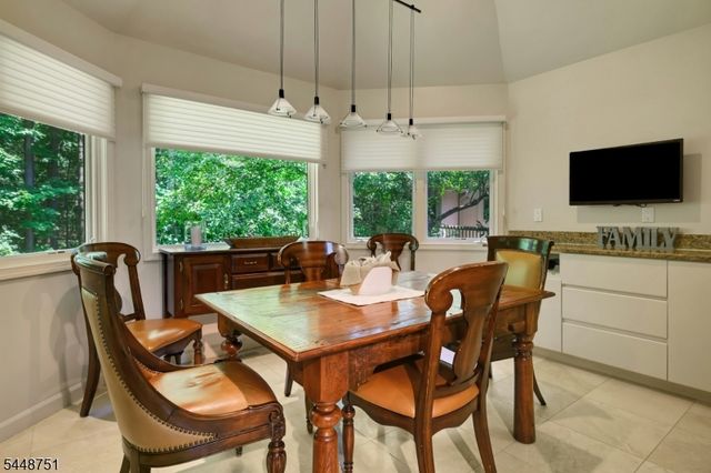 14 Robinhood Dr, Mountain Lakes Boro, NJ 07046