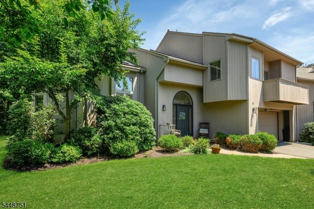 14 Robinhood Dr, Mountain Lakes Boro, NJ 07046