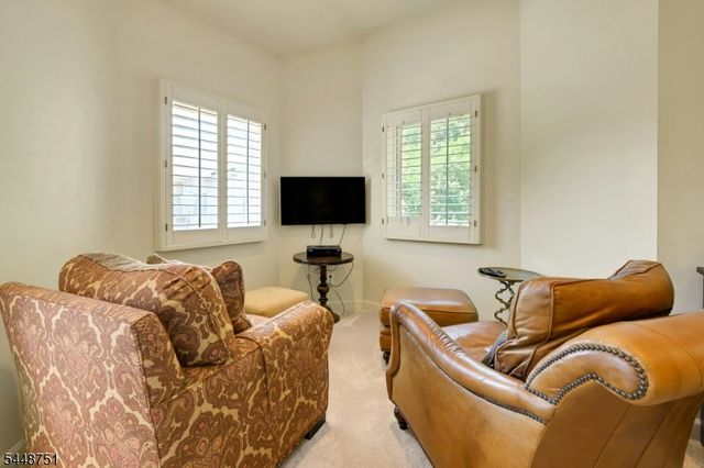 14 Robinhood Dr, Mountain Lakes Boro, NJ 07046