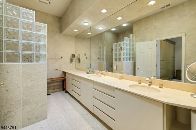 14 Robinhood Dr, Mountain Lakes Boro, NJ 07046
