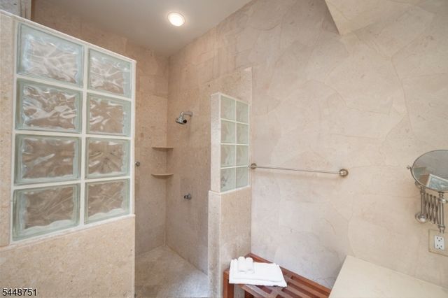 14 Robinhood Dr, Mountain Lakes Boro, NJ 07046