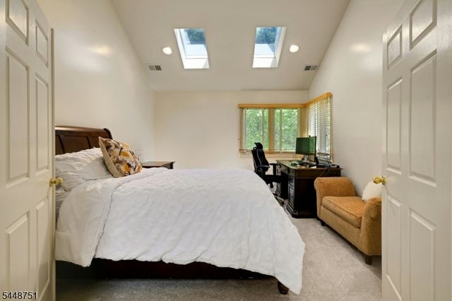 14 Robinhood Dr, Mountain Lakes Boro, NJ 07046