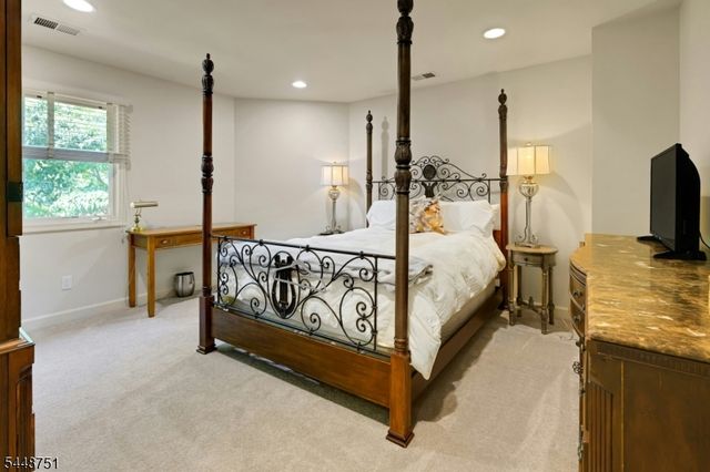 14 Robinhood Dr, Mountain Lakes Boro, NJ 07046