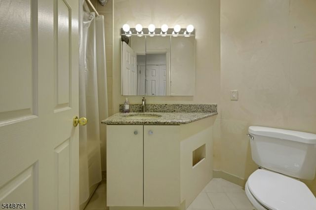 14 Robinhood Dr, Mountain Lakes Boro, NJ 07046
