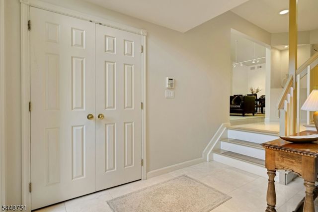 14 Robinhood Dr, Mountain Lakes Boro, NJ 07046