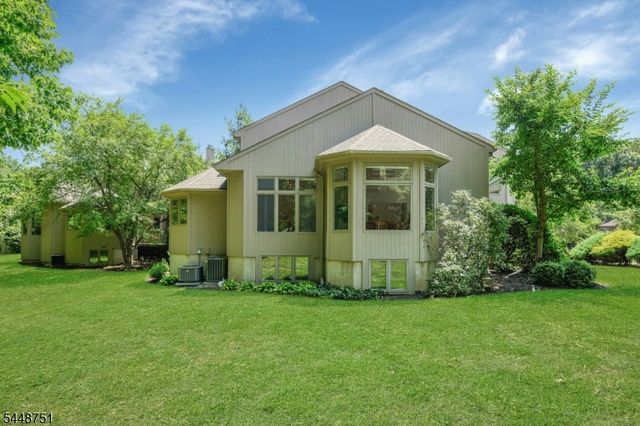 14 Robinhood Dr, Mountain Lakes Boro, NJ 07046