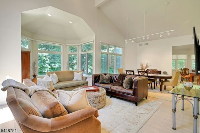 14 Robinhood Dr, Mountain Lakes Boro, NJ 07046