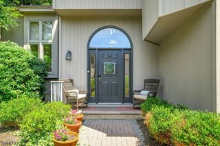 14 Robinhood Dr, Mountain Lakes Boro, NJ 07046