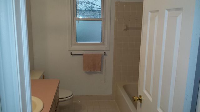 456 Essex Drive, Rochester Hills, MI 48307