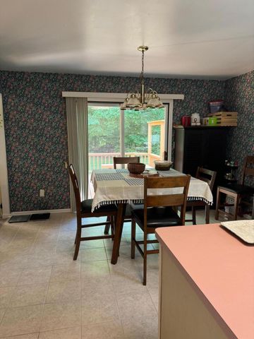 456 Essex Drive, Rochester Hills, MI 48307