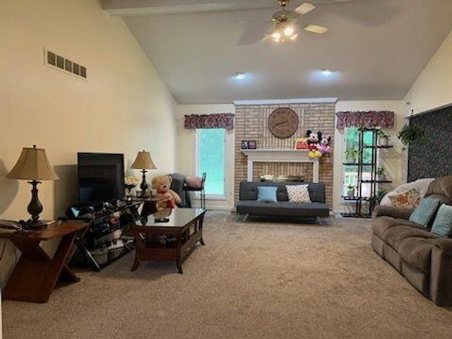 456 Essex Drive, Rochester Hills, MI 48307