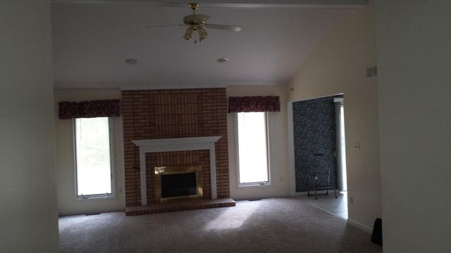 456 Essex Drive, Rochester Hills, MI 48307