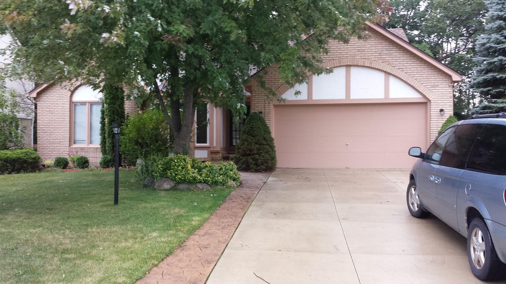 456 Essex Drive, Rochester Hills, MI 48307