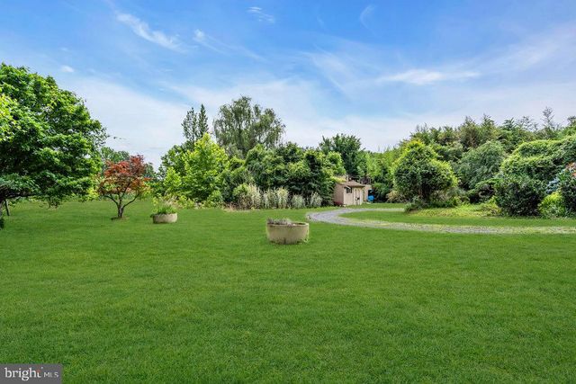 324 MOUNT LAUREL RD, Mount Laurel, NJ 08054